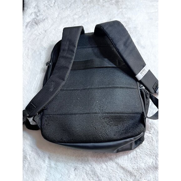 Solo New York Re:define  black laptop backpack - Picture 4 of 14